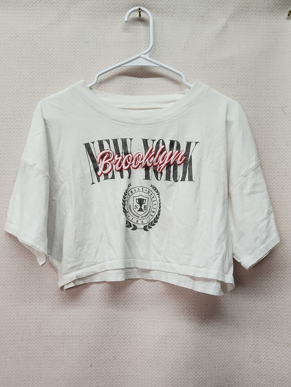 Aeropostale White Cropped Boyfriend Tee with Navy Text